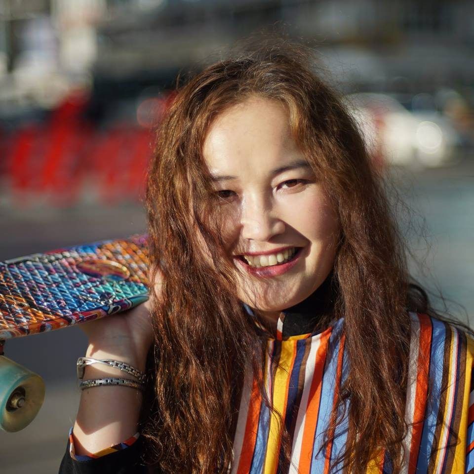 Яруу найрагч Р.Эмүжин: Өөрийнхөө дотор байдаг тэднийг сэрээе... Циркгүй Монголоос супер циркчин төрүүлсэн Лхагва-Очирын аав ээжид талархъя